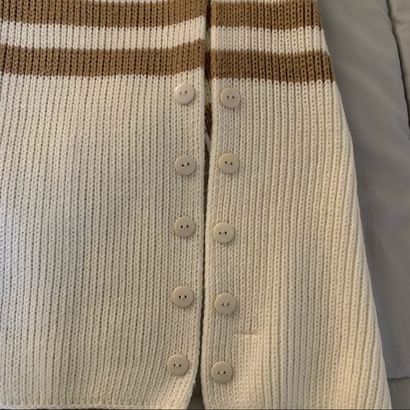 Matching Scarf and Gloves Set in White/Tan - Picture 4 of 10